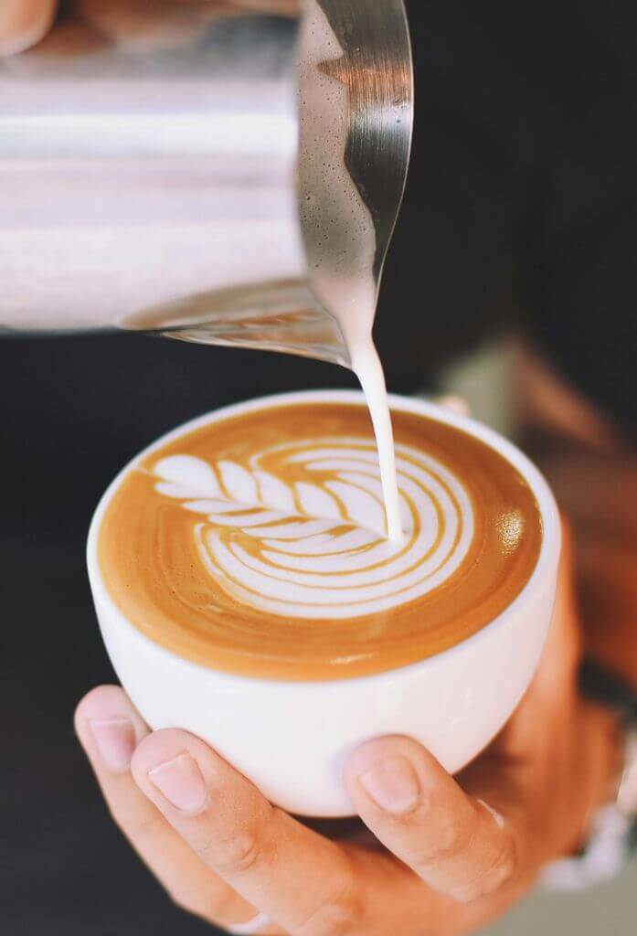 latte art, pour close up
